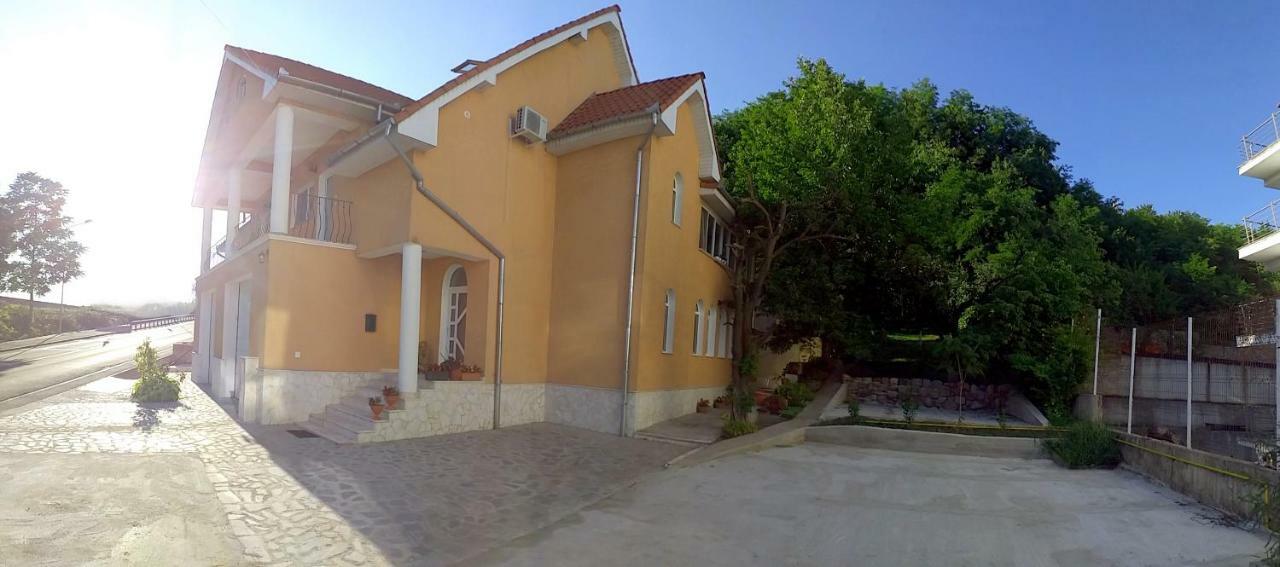 Hillside Hotell Oradea Eksteriør bilde